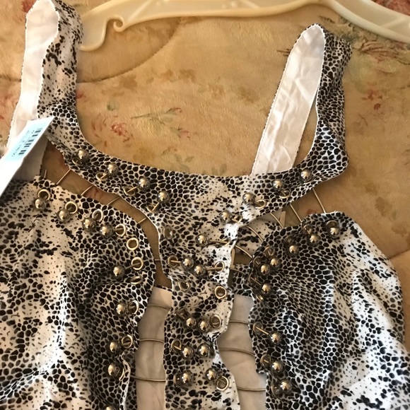 Millau Tops - Millau very sexy crop top and with metal separator